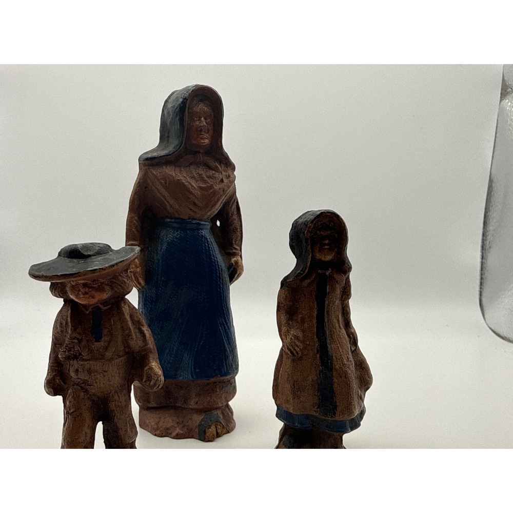 Vintage Hand Painted Clay Pilgrim Family Figurines Folk Art Pioneer Decor Set 3 - Picture 2 of 3